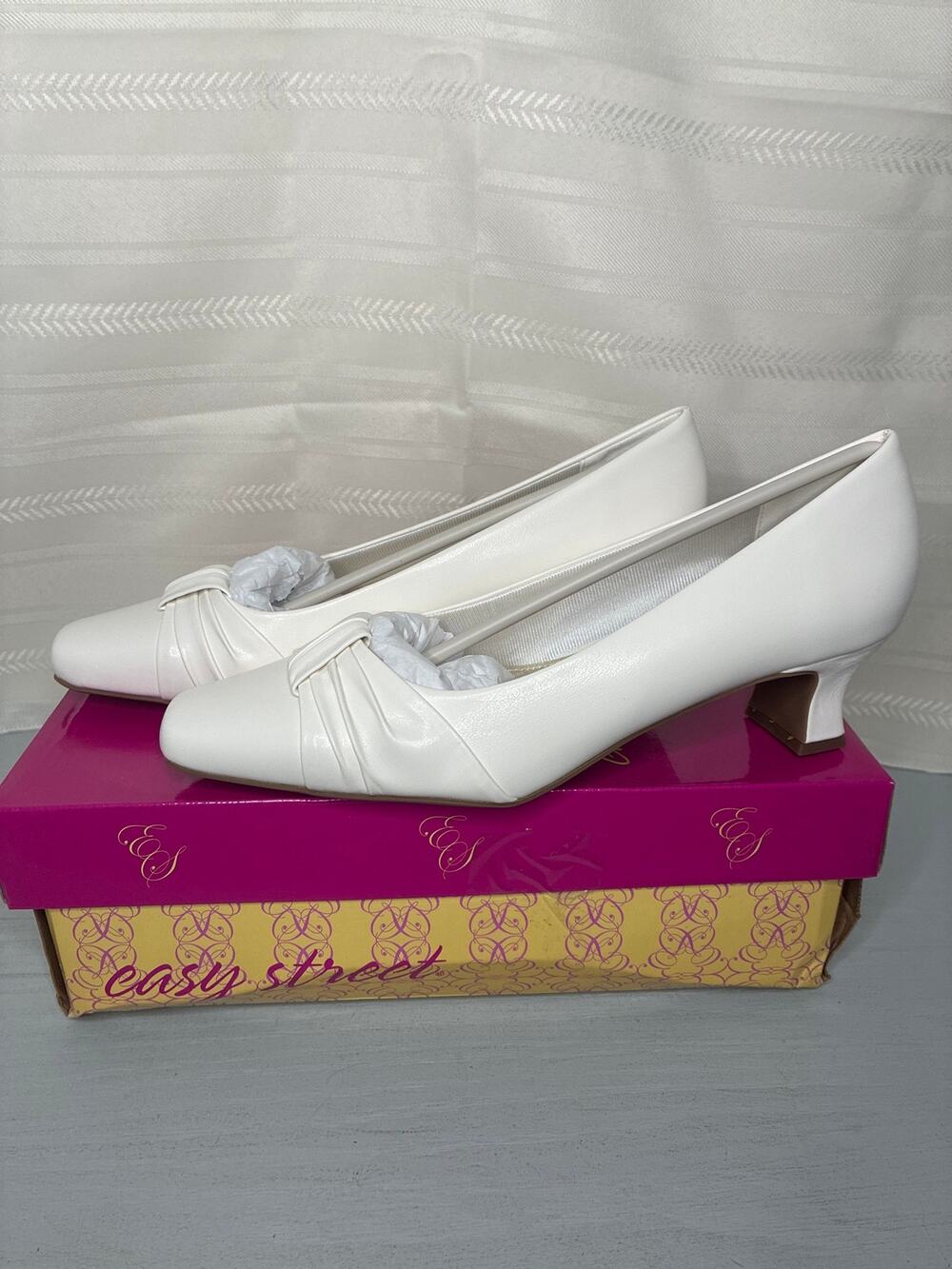 Easy Street Waive Pumps White Womens Size 9M Squared Toe Bow Detail